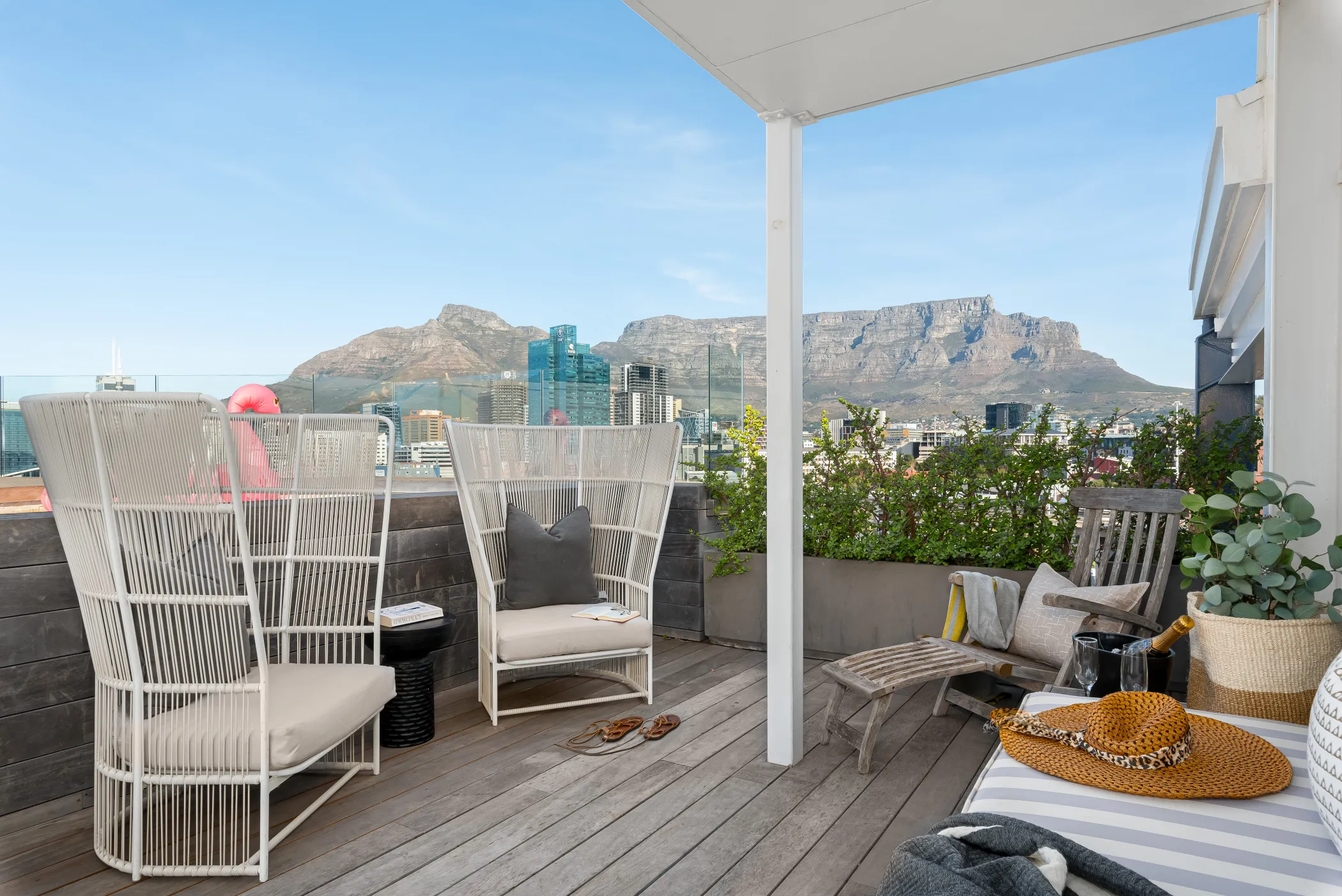 10 Pool Deck - Upper Level - Pic 1